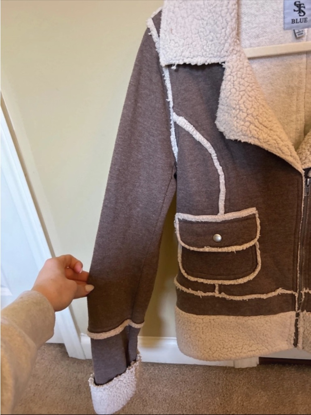 Sherpa Jacket - Picture 3 of 5